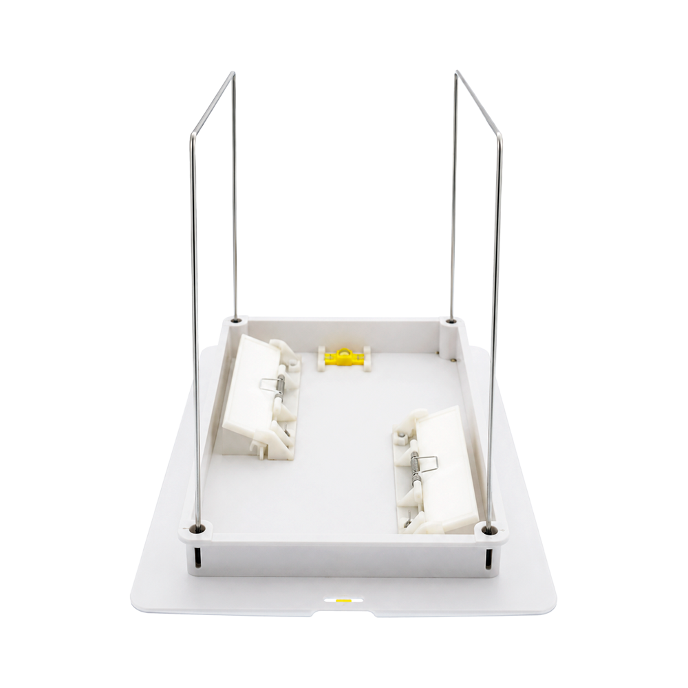 Vista frontal de tapa inferior con soporte para limpiafondos Dolphin Ref. 9995550