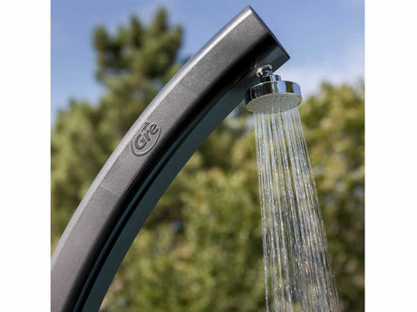 Ducha solar curva 25 L. con grifo lavapies GRE