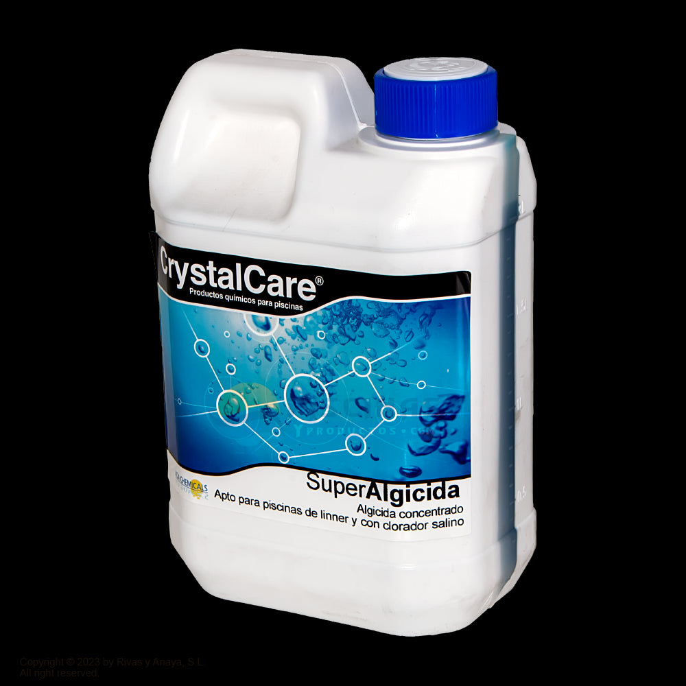 Super Algicida No Espumante CrystalCare envase de 2 litros.